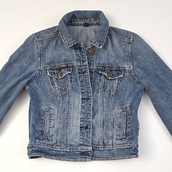 American Eagle Women's Classic Denim Jacket Button Down Faded Blue Wash Size M - Picture 3 of 15